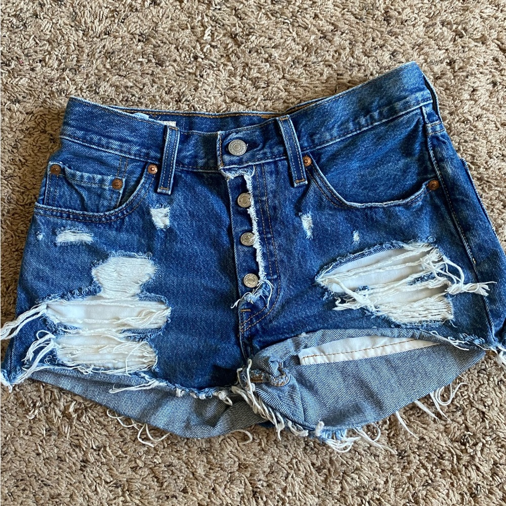 Blue distressed 501 Levi Jean shorts